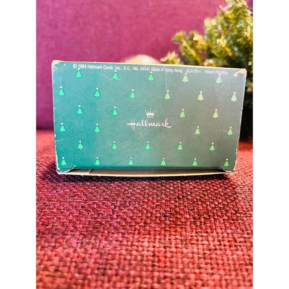 Vintage Hallmark lighted ornament, sugarplum cottage, 1984 - Picture 4 of 6